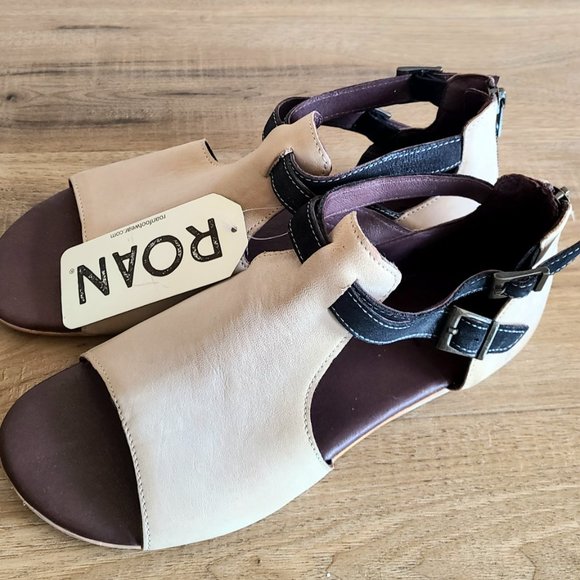 Roan Shoes - Roan flat leather sandals